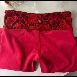 Lululemon wunder under III leggins  size 4